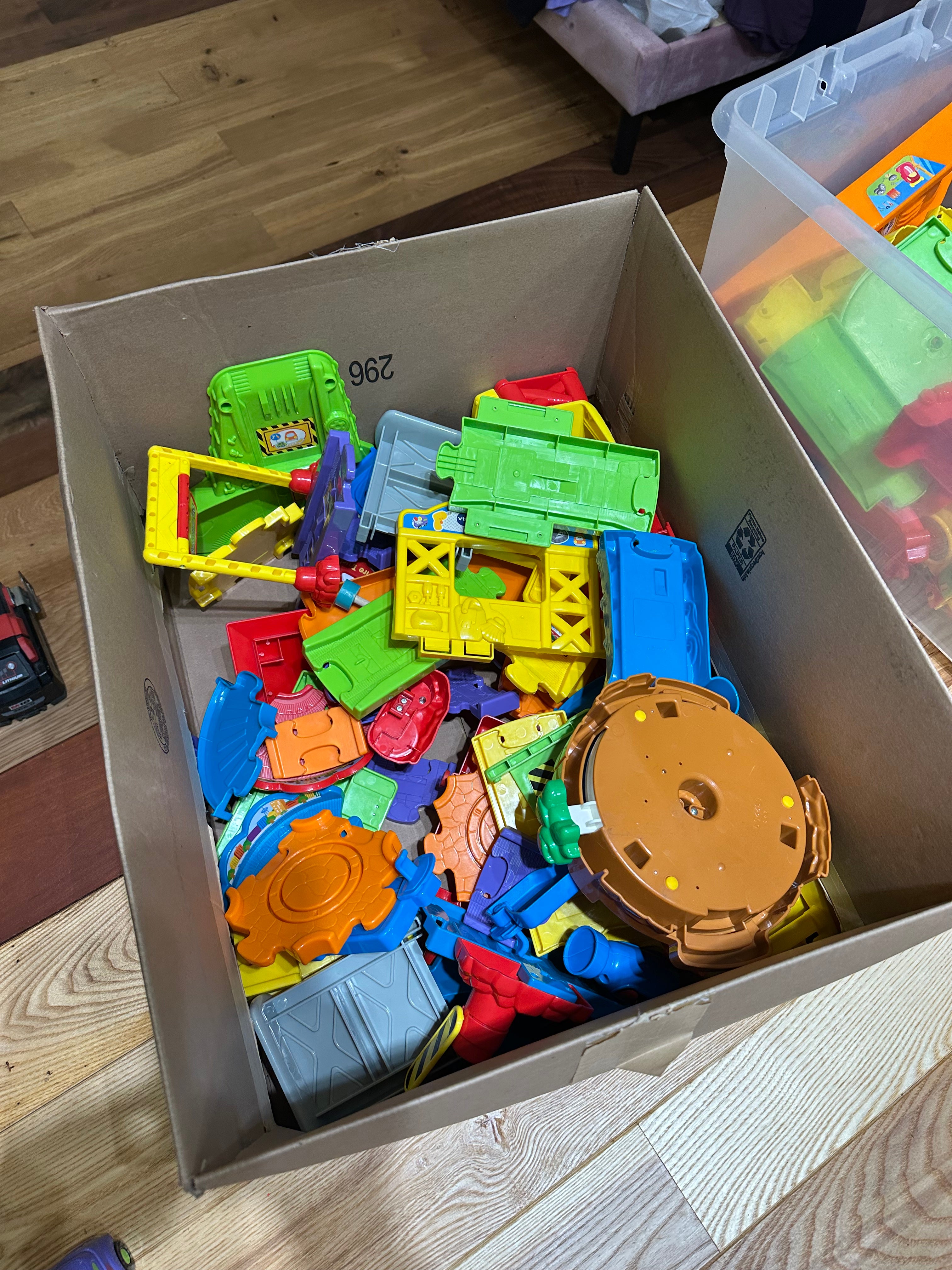 HUGE lot of VTech smart wheels track, cars, and towers