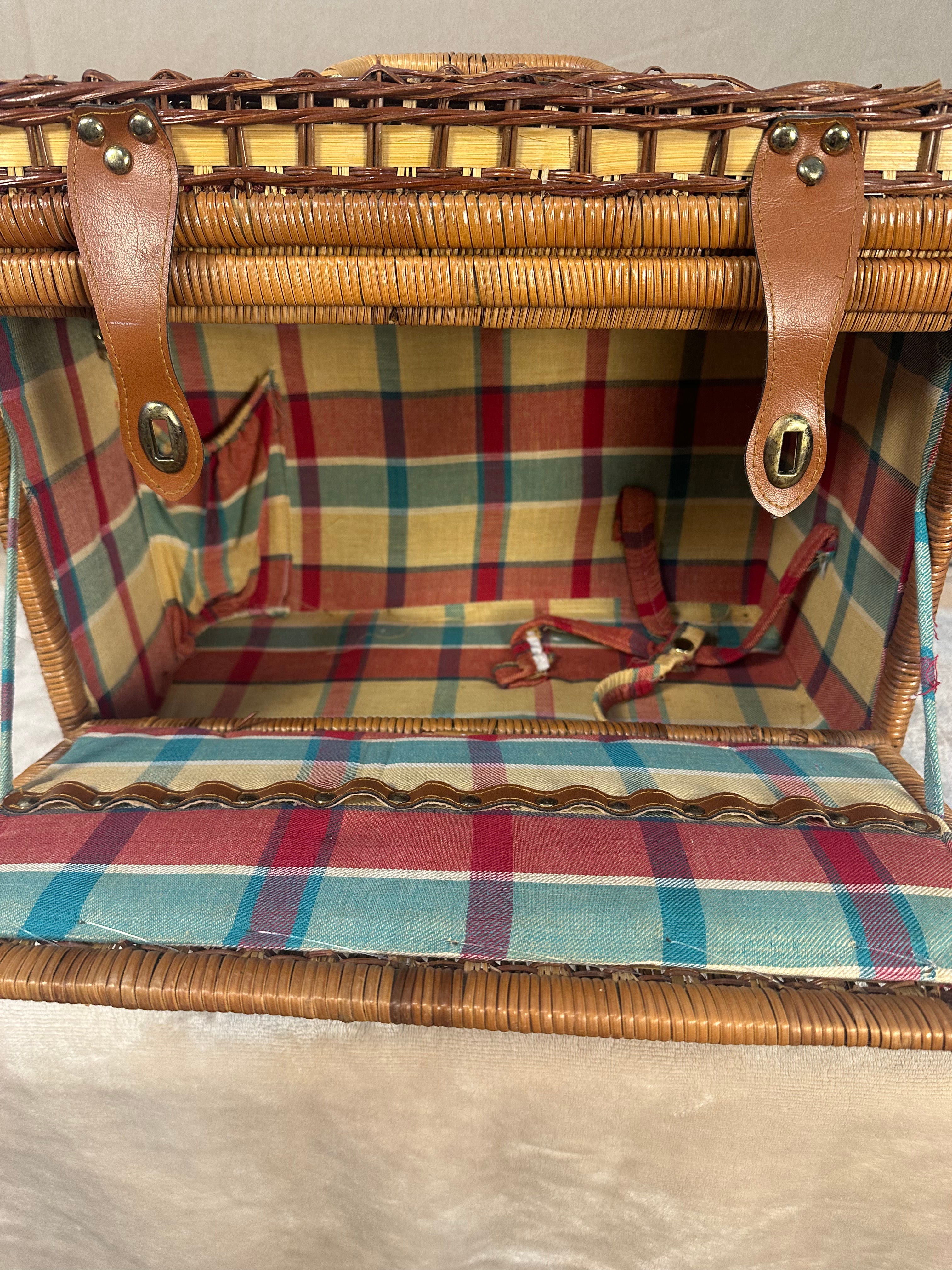 Adorable wicker picnic basket