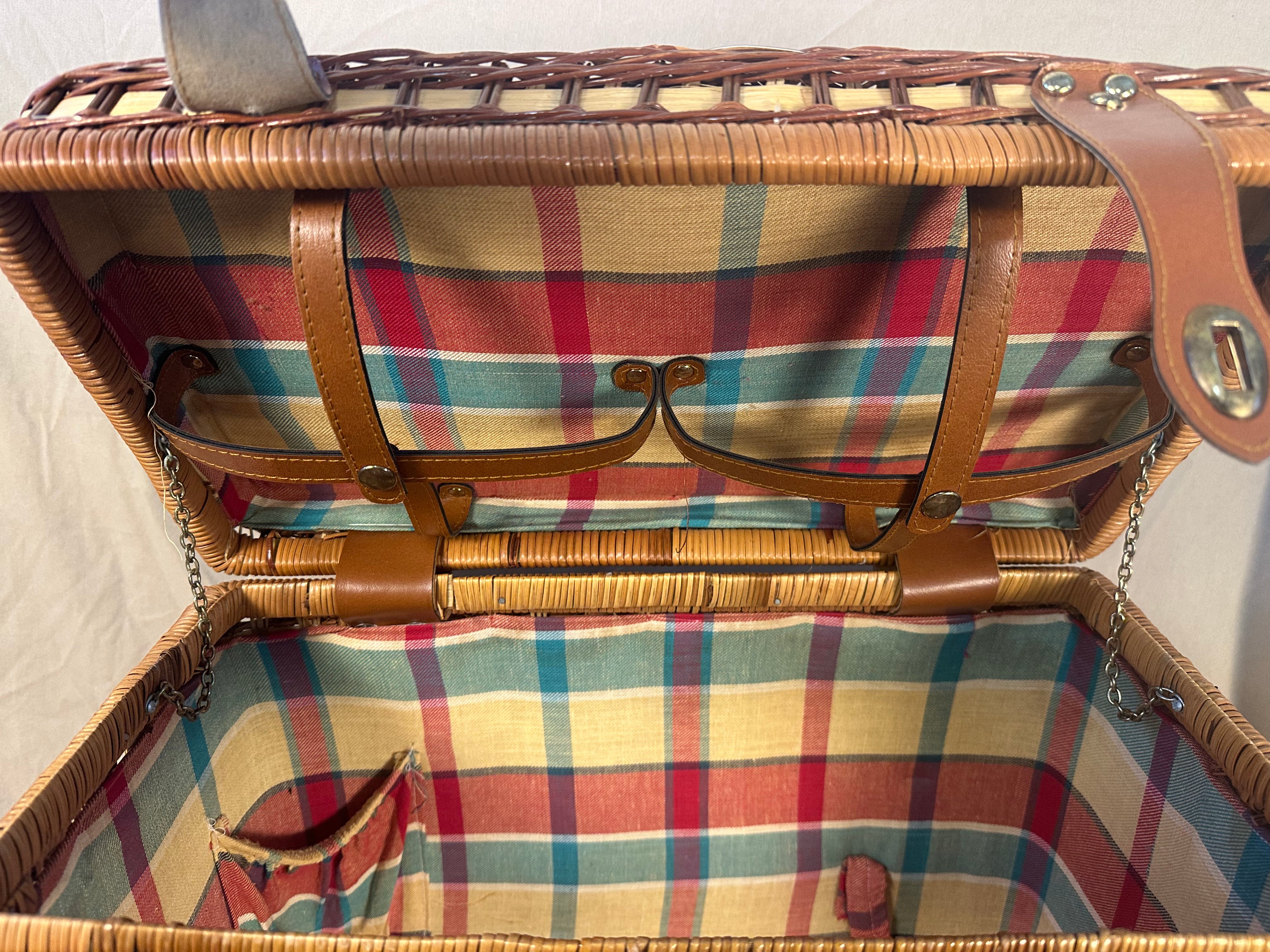 Adorable wicker picnic basket