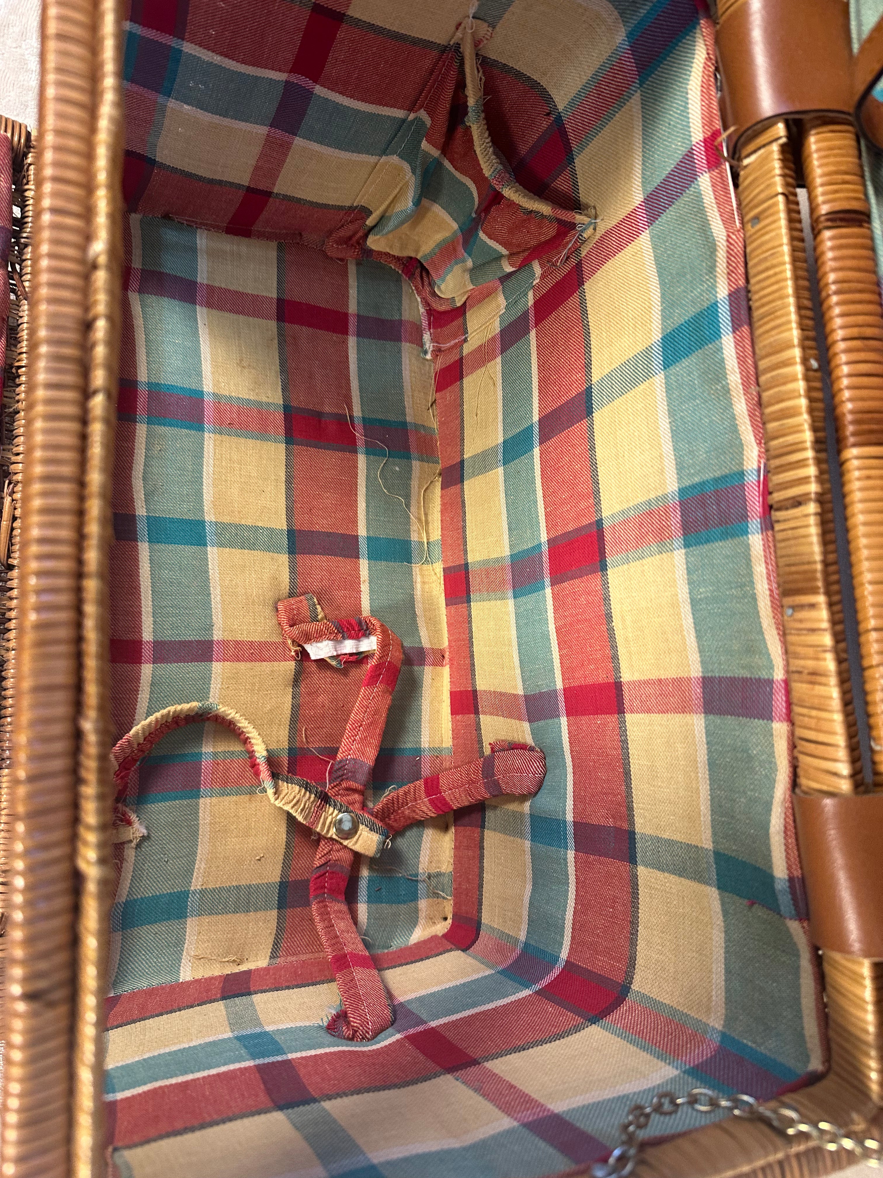 Adorable wicker picnic basket