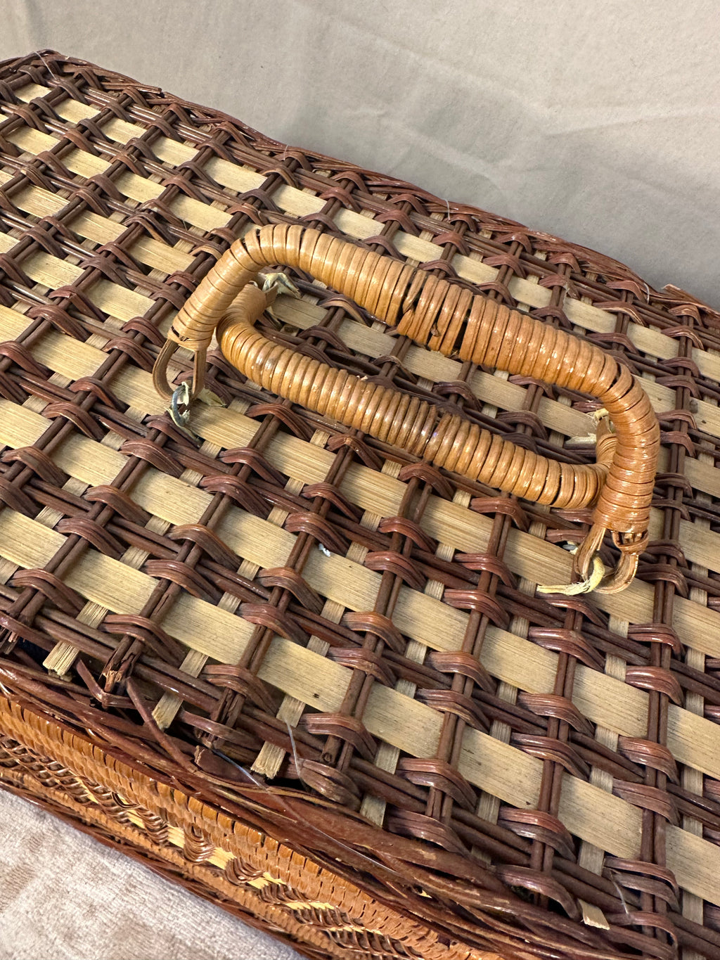 Adorable wicker picnic basket