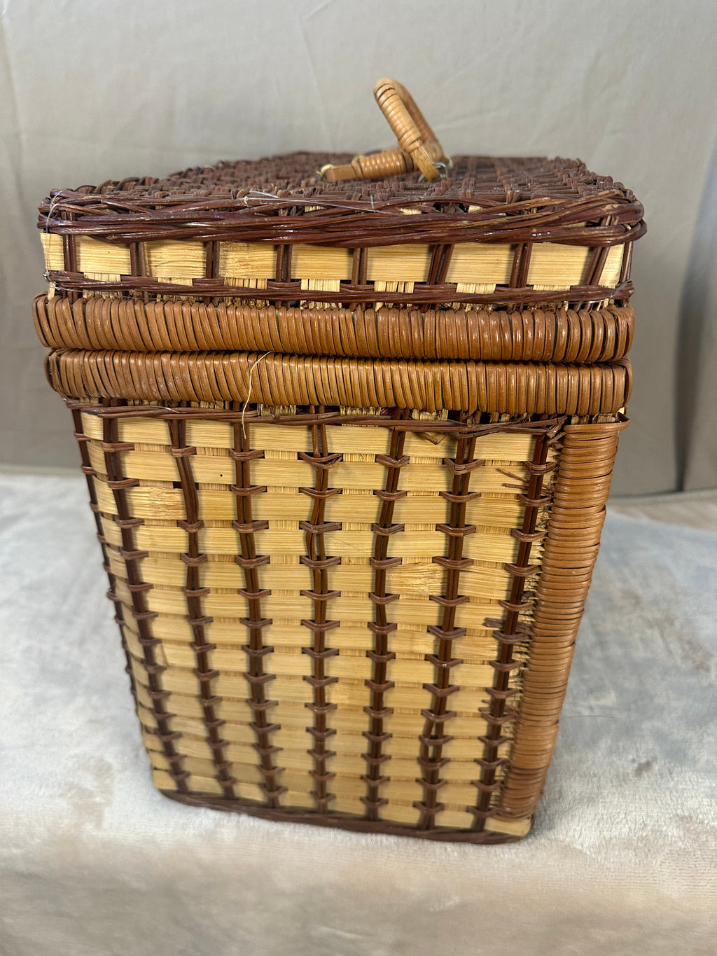 Adorable wicker picnic basket