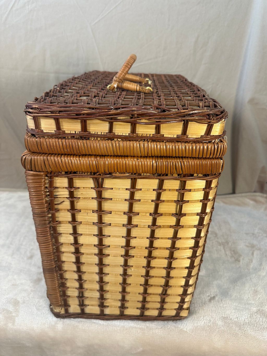 Adorable wicker picnic basket