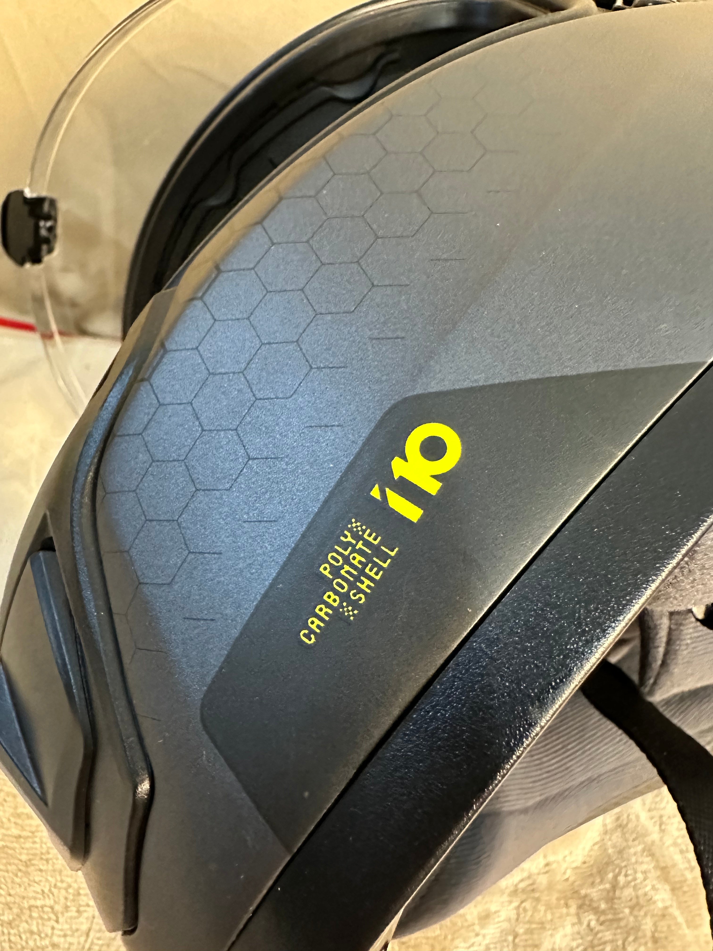 HJc i10 Motorcycle Helmet - Black