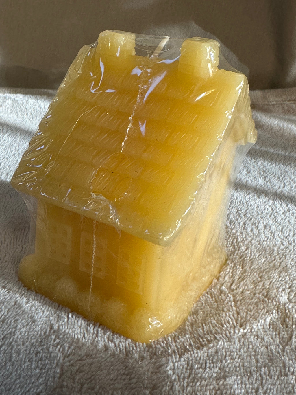 House form beeswax candle