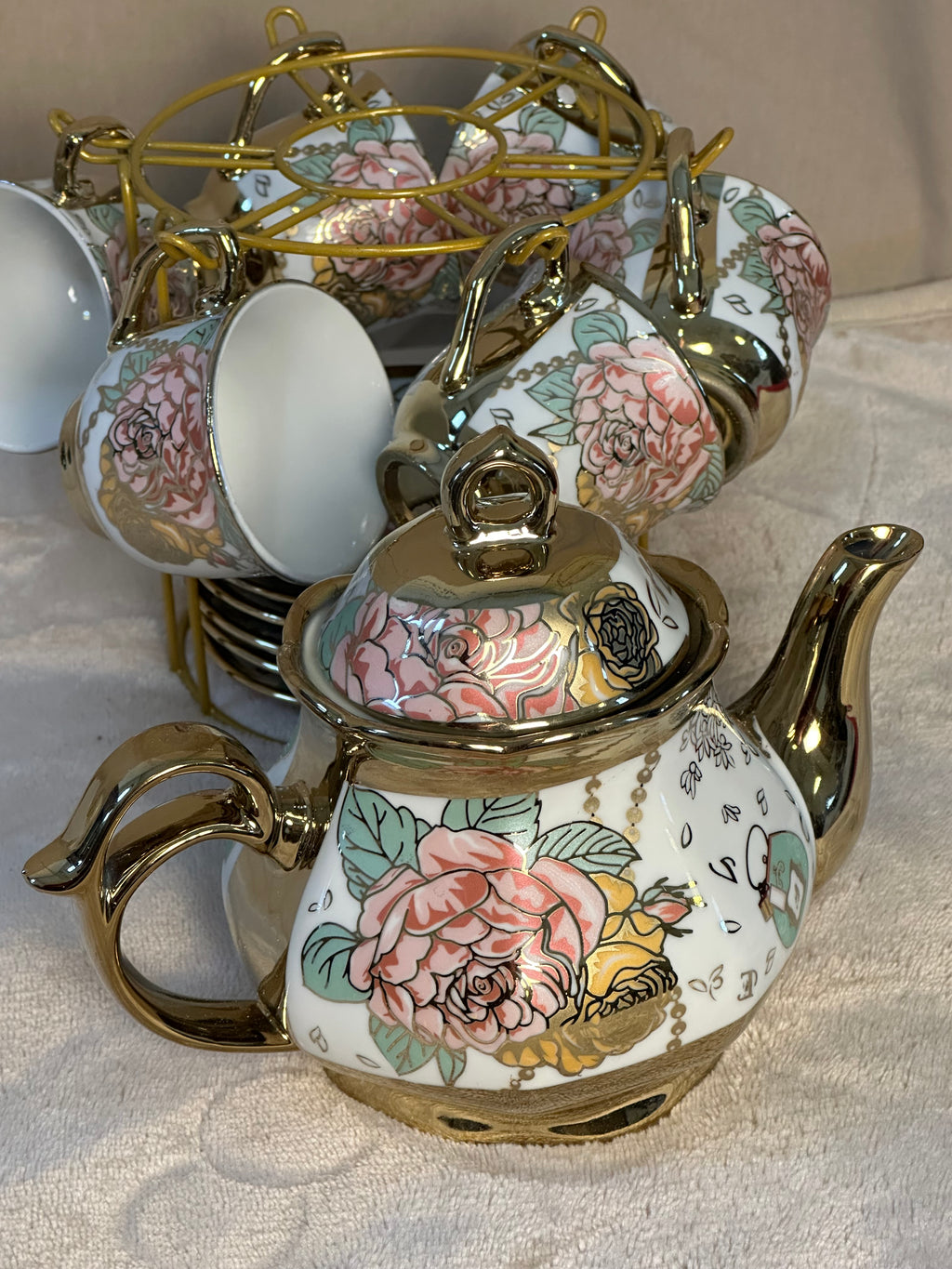 Floral and gold trimmed teapot set
