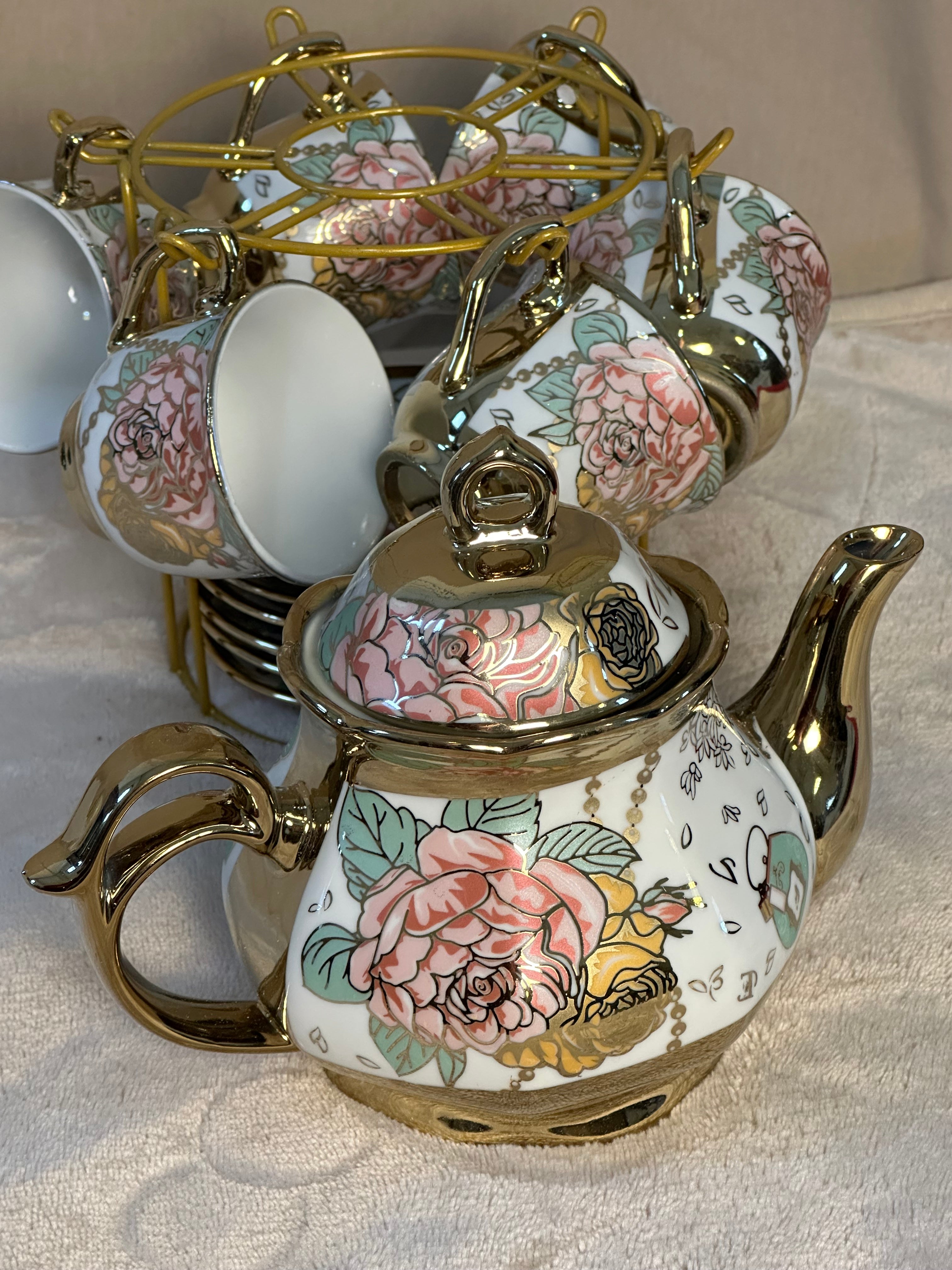 Floral and gold trimmed teapot set