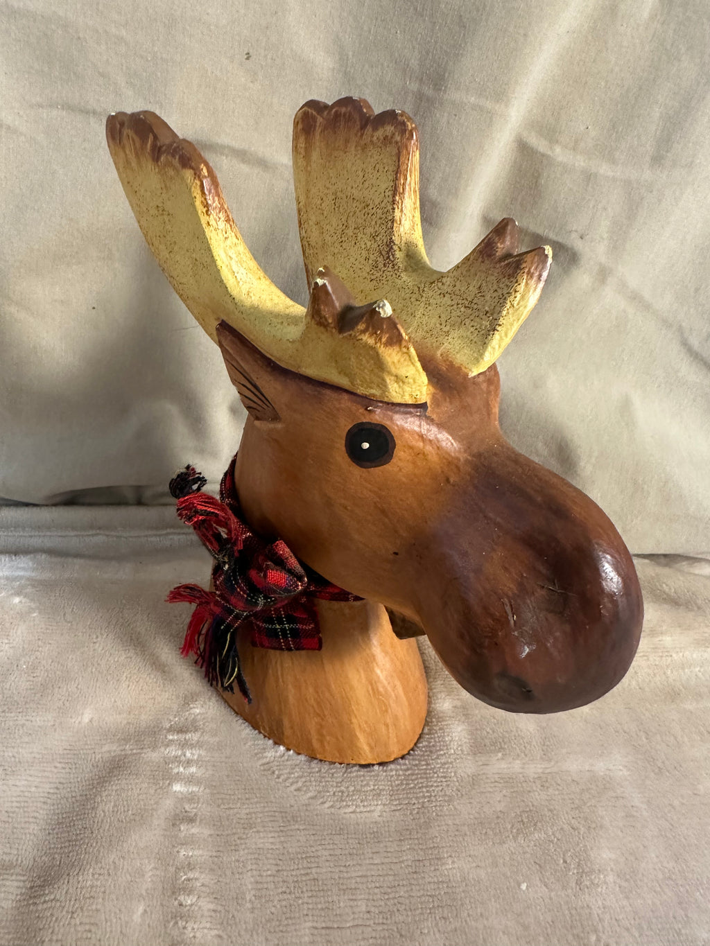 Wooden moose head made in Indonesia lightweight