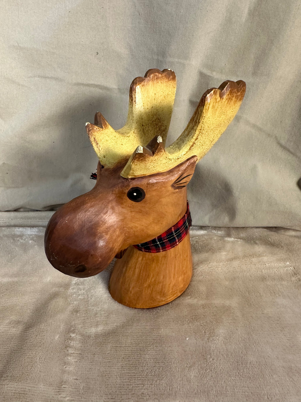 Wooden moose head made in Indonesia lightweight